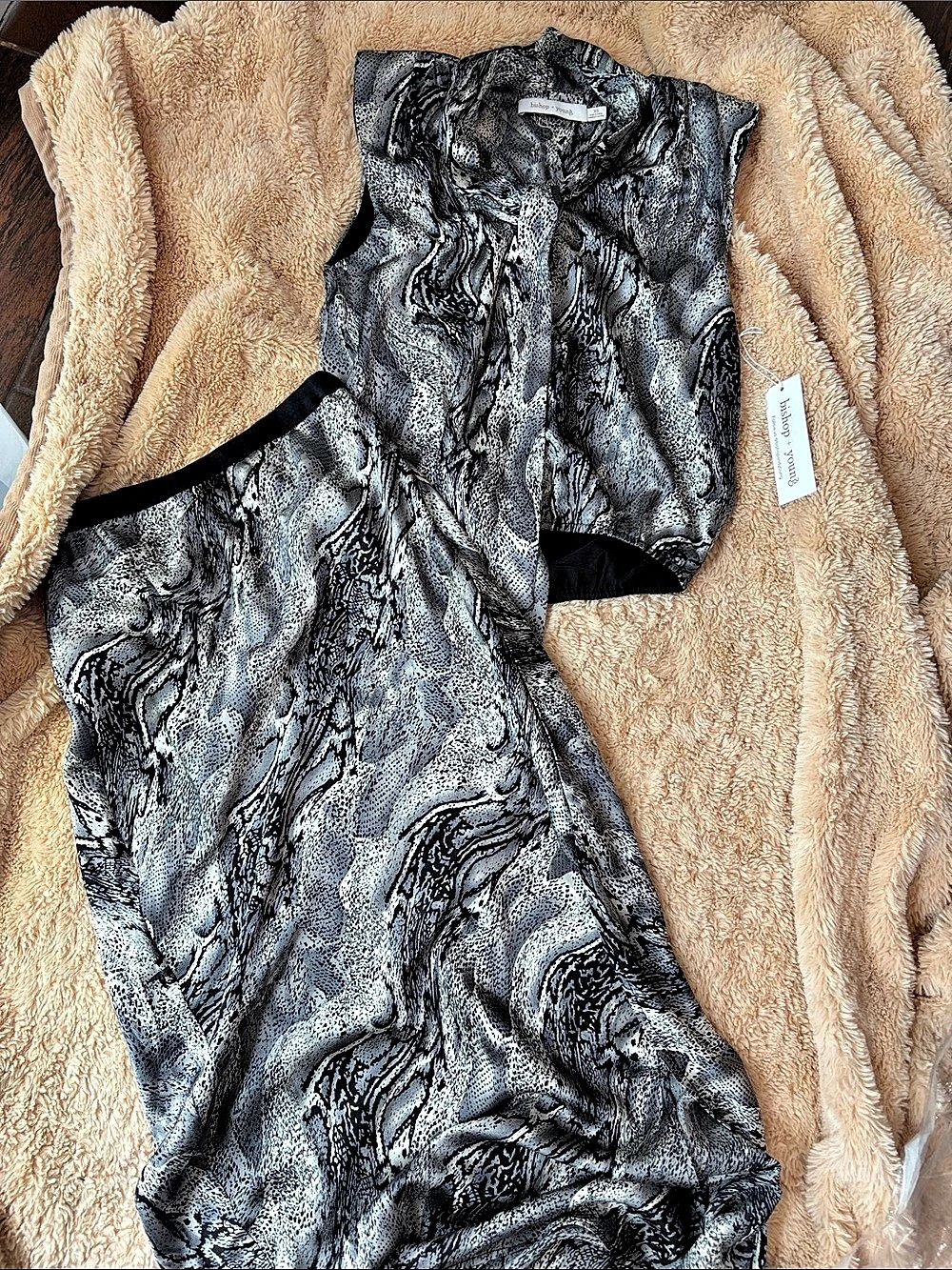 Bishop + Young Abstract 2 piece top with elastic waist and long skirt with botto